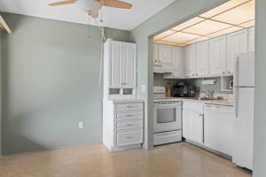 Comfy Waterfront Condo at Tennisplace Sanibel