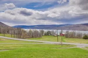 Views of Canandaigua Lake Middlesex Retreat! - Honeoye