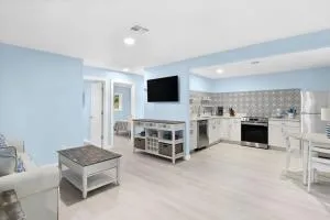 Stunning Newly Renovated River District Residence - Biggar