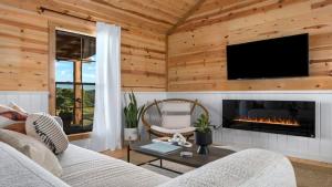 Sweet Paradise cabin with private hot tub