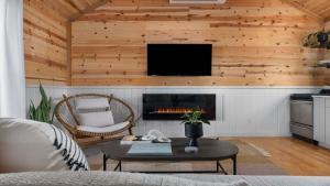 Sweet Paradise cabin with private hot tub