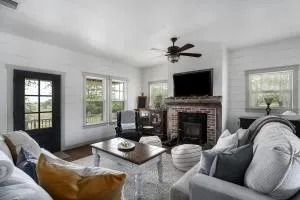 Stonewall Ranch styled home & pet friendly - Harper