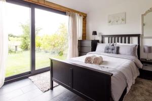 Stylish Getaway Vast Courtyard Hot Tub