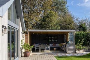 The Salt House - Luxury Home with Pool & Hot Tub