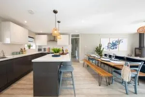 Bosham 3 BR Beach House with Garden & Playhouse - Hambrook