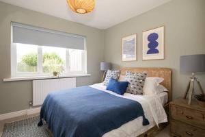 Bosham 3 BR Beach House with Garden & Playhouse