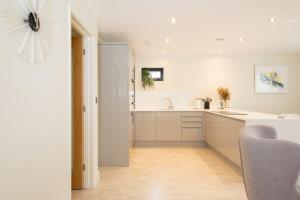 Designer Family Escape Hot Tub Steps to Beach