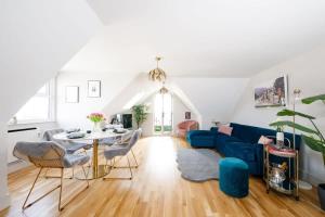 Luxury Penthouse ~ Super King Bed 5 min to Beach