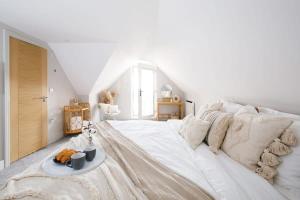 Luxury Penthouse ~ Super King Bed 5 min to Beach