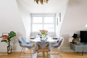 Luxury Penthouse ~ Super King Bed 5 min to Beach