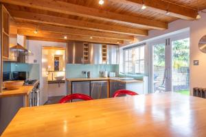 Stylist Split Level 2 Bed with Parking