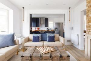 Coastal Retreat for 6 Close to Beaches