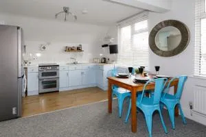 Two-bed beachside apartment West Wittering - West Wittering