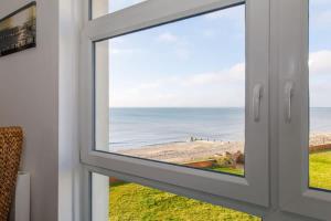 Two Bed Seafront Escape in East Wittering