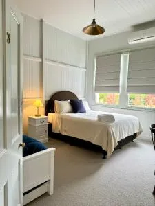 Grand Old Crow Hotel - Djuan