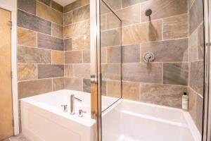 NN - Park View #1 - Downtown 2-bed 2-bath