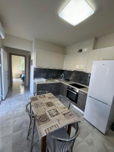 Adoniss apartmentss 1