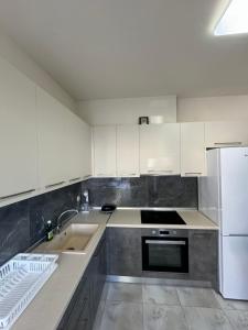 Adoniss apartmentss 1