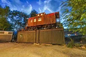 1920s Red Rock Caboose Bike Hike Explore - 马尼温泉