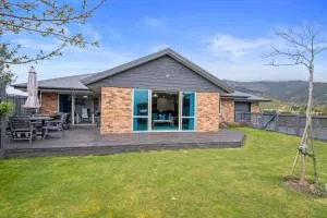 Pohara Beach Life - Motupipi