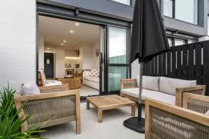 Wanaka Riverside Townhouse Retreat - Albert Town