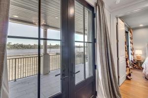 Idyllic Savannah Apartment with River Views!