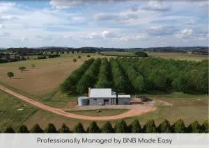 The Shack Gorgeous Getaway for 2 on Truffle Farm - Mandurama