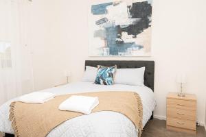 Anson Cottage - 1900s CBD Home, Private & Practical