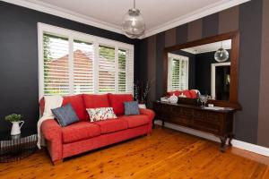 Benview Cottage - CBD, Sleeps 8, Pizza Oven