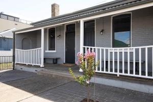 McNamara Lane - CBD, Firepit, 7 Smart TVs, Sleeps 11