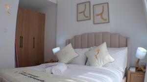 Modern 1BR Masdar - Chic City Escape