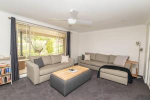 The Valerie Gardens - Homely & Cosy, Sleeps 11