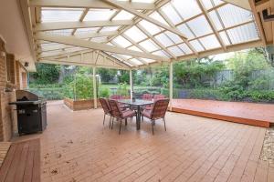 The Valerie Gardens - Homely & Cosy, Sleeps 11