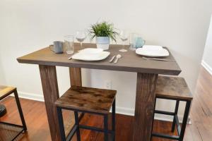 Fabulous Franklin 2BD steps from St Claude Ave