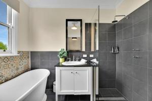 Edwina Suite I - Sleek and Stylish CBD Wi-Fi