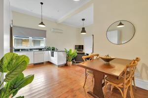 Edwina Suite I - Sleek and Stylish CBD Wi-Fi