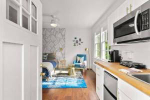 Garden District Studio Apartment - Gated Parking