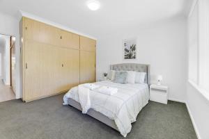 The Family Retreat - Near Mt Panorama & Racecourse