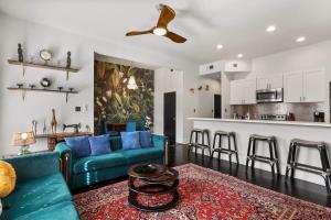 Stylish 2-Bedroom Apartment in Garden District