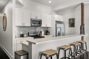 Stylish 2-Bedroom Apartment in Garden District
