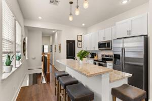 Garden District 3BD 2BA Parking Stylish & Unique