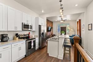 Garden District 3BD 2BA Parking Stylish & Unique