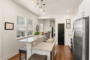 Garden District 3BD 2BA Parking Stylish & Unique