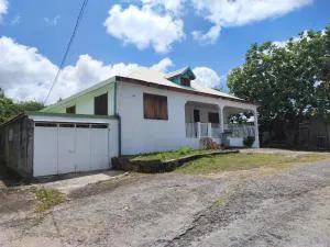Maison familiale Jeanne Le Moule location saisonnière 4 - 7 pers - Sucrerie Blanchet
