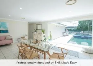 Regand Retreat - Luxurious Family Home, Pool - Eschol