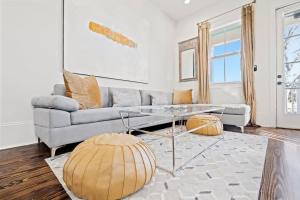 Elegant 4bd with Pool and Off Street Parking