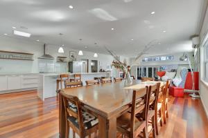 Art House on Anson - Artistic Haven, Spa, Pets