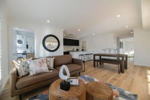 Getaway on Curran - CBD Escape, EV Plug, Firepit