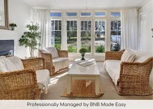 Rose Cottage - Mayfield Vineyard Orange - Lucknow