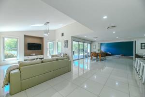 Southlakes Haven - Lake Views, Pet Friendly